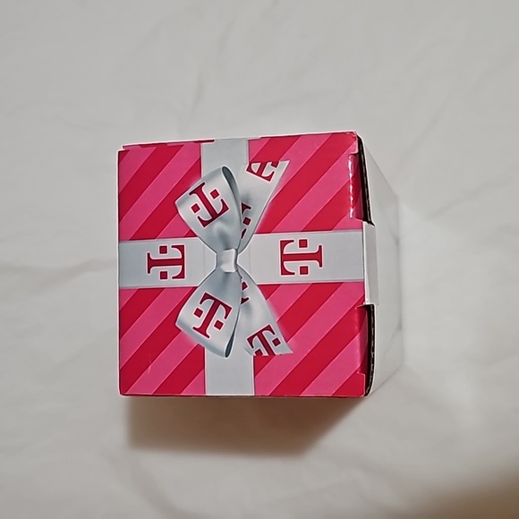 T-Mobile Tuesdays Holiday Glass New in Box - Picture 11 of 14